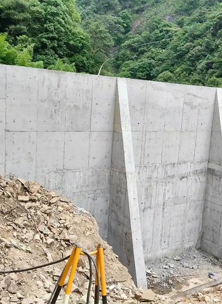 阳泉矿区重力式挡土墙